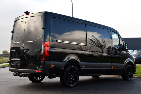 Mercedes-Benz Sprinter 317 1.9 CDI L2H1 DC AMG Edition Camera, Cruise, Carplay, Trekhaak, 170pk, Sensoren, LED, Multimedia, Uniek! Mercedes-Benz Sprinter 317 1.9 CDI L2H1 DC AMG Edition Camera, Cruise, Carplay, Trekhaak, 170pk, Sensoren, LED, Multimedia, Uniek!