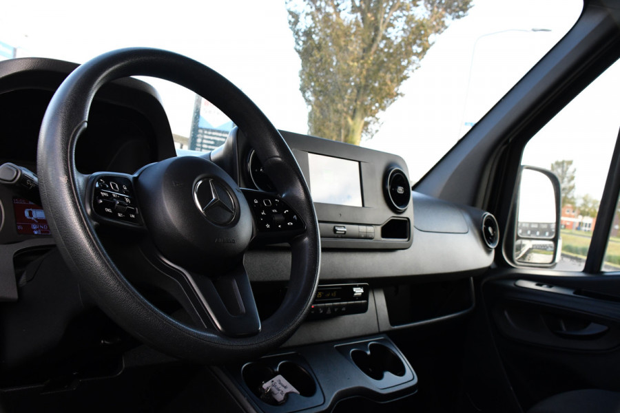 Mercedes-Benz Sprinter 317 1.9 CDI L2H1 DC AMG Edition Camera, Cruise, Carplay, Trekhaak, 170pk, Sensoren, LED, Multimedia, Uniek! Mercedes-Benz Sprinter 317 1.9 CDI L2H1 DC AMG Edition Camera, Cruise, Carplay, Trekhaak, 170pk, Sensoren, LED, Multimedia, Uniek!