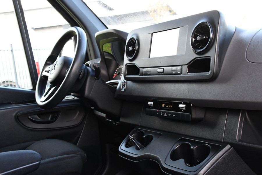Mercedes-Benz Sprinter 317 1.9 CDI L2H1 DC AMG Edition Camera, Cruise, Carplay, Trekhaak, 170pk, Sensoren, LED, Multimedia, Uniek! Mercedes-Benz Sprinter 317 1.9 CDI L2H1 DC AMG Edition Camera, Cruise, Carplay, Trekhaak, 170pk, Sensoren, LED, Multimedia, Uniek!