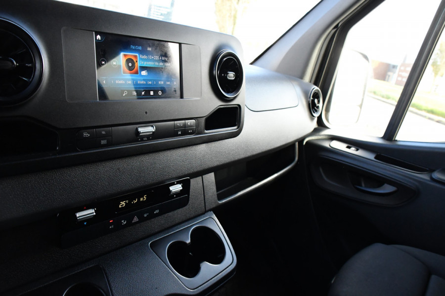 Mercedes-Benz Sprinter 317 1.9 CDI L2H1 DC AMG Edition Camera, Cruise, Carplay, Trekhaak, 170pk, Sensoren, LED, Multimedia, Uniek! Mercedes-Benz Sprinter 317 1.9 CDI L2H1 DC AMG Edition Camera, Cruise, Carplay, Trekhaak, 170pk, Sensoren, LED, Multimedia, Uniek!