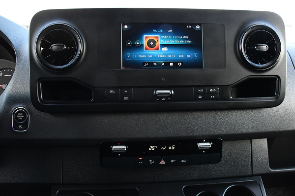 Mercedes-Benz Sprinter 317 1.9 CDI L2H1 DC AMG Edition Camera, Cruise, Carplay, Trekhaak, 170pk, Sensoren, LED, Multimedia, Uniek! Mercedes-Benz Sprinter 317 1.9 CDI L2H1 DC AMG Edition Camera, Cruise, Carplay, Trekhaak, 170pk, Sensoren, LED, Multimedia, Uniek!