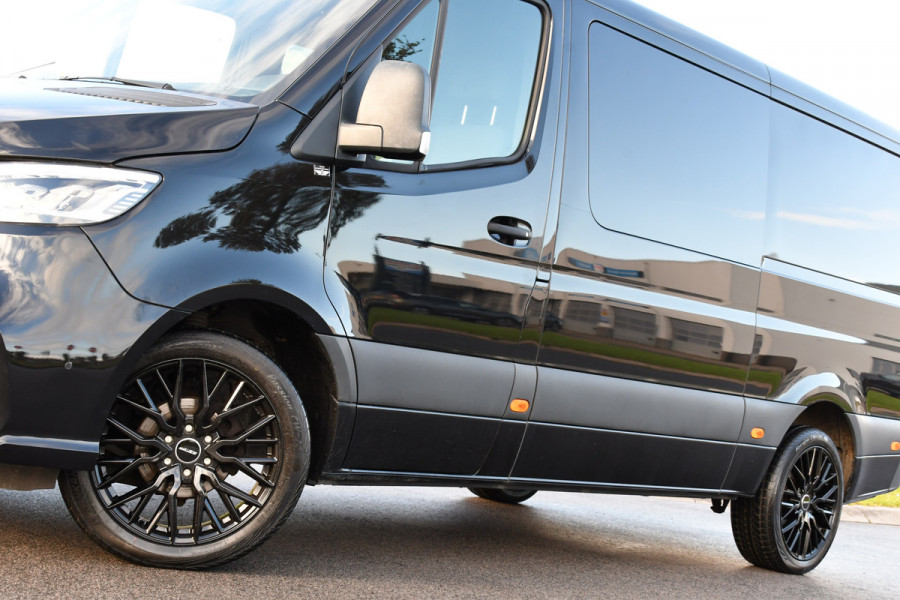 Mercedes-Benz Sprinter 317 1.9 CDI L2H1 DC AMG Edition Camera, Cruise, Carplay, Trekhaak, 170pk, Sensoren, LED, Multimedia, Uniek! Mercedes-Benz Sprinter 317 1.9 CDI L2H1 DC AMG Edition Camera, Cruise, Carplay, Trekhaak, 170pk, Sensoren, LED, Multimedia, Uniek!