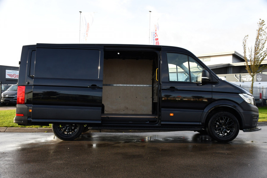 Volkswagen Crafter 35 2.0 TDI L3H2 Black Edition Camera, Carplay, Stoelverwarming, LED, Trekhaak, Sensoren, multimedia, Automaat, Uniek! Volkswagen Crafter 35 2.0 TDI L3H2 Black Edition Camera, Carplay, Stoelverwarming, LED, Trekhaak, Sensoren, multimedia, Automaat, Uniek!