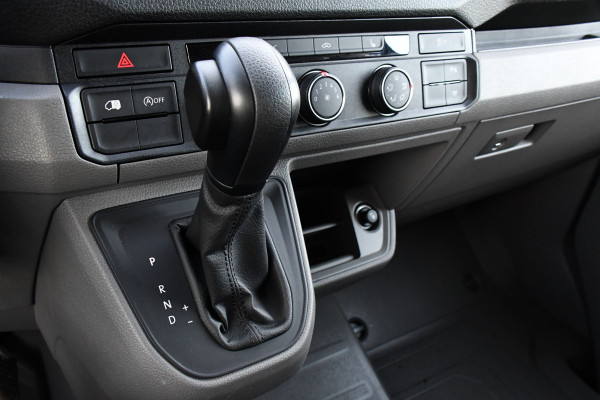 Volkswagen Crafter 35 2.0 TDI L3H2 Black Edition Camera, Carplay, Stoelverwarming, LED, Trekhaak, Sensoren, multimedia, Automaat, Uniek! Volkswagen Crafter 35 2.0 TDI L3H2 Black Edition Camera, Carplay, Stoelverwarming, LED, Trekhaak, Sensoren, multimedia, Automaat, Uniek!