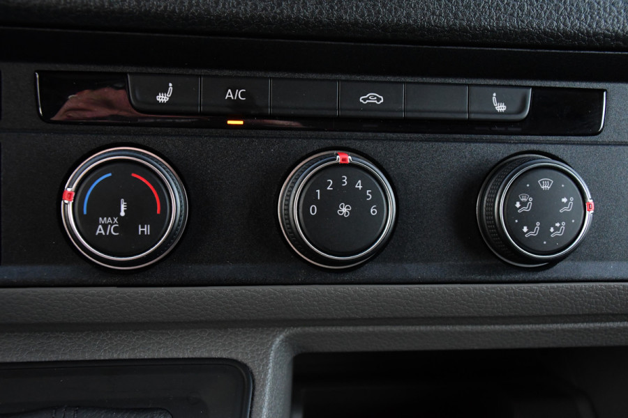 Volkswagen Crafter 35 2.0 TDI L3H2 Black Edition Camera, Carplay, Stoelverwarming, LED, Trekhaak, Sensoren, multimedia, Automaat, Uniek! Volkswagen Crafter 35 2.0 TDI L3H2 Black Edition Camera, Carplay, Stoelverwarming, LED, Trekhaak, Sensoren, multimedia, Automaat, Uniek!