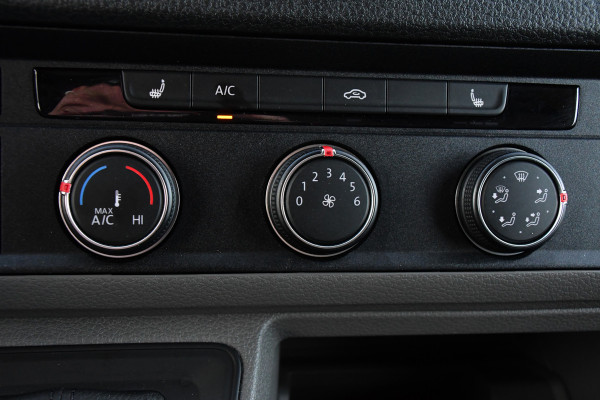 Volkswagen Crafter 35 2.0 TDI L3H2 Black Edition Camera, Carplay, Stoelverwarming, LED, Trekhaak, Sensoren, multimedia, Automaat, Uniek! Volkswagen Crafter 35 2.0 TDI L3H2 Black Edition Camera, Carplay, Stoelverwarming, LED, Trekhaak, Sensoren, multimedia, Automaat, Uniek!