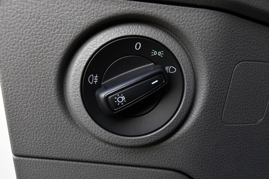 Volkswagen Crafter 35 2.0 TDI L3H2 Black Edition Camera, Carplay, Stoelverwarming, LED, Trekhaak, Sensoren, multimedia, Automaat, Uniek! Volkswagen Crafter 35 2.0 TDI L3H2 Black Edition Camera, Carplay, Stoelverwarming, LED, Trekhaak, Sensoren, multimedia, Automaat, Uniek!