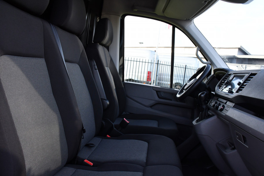 Volkswagen Crafter 35 2.0 TDI L3H2 Black Edition Camera, Carplay, Stoelverwarming, LED, Trekhaak, Sensoren, multimedia, Automaat, Uniek! Volkswagen Crafter 35 2.0 TDI L3H2 Black Edition Camera, Carplay, Stoelverwarming, LED, Trekhaak, Sensoren, multimedia, Automaat, Uniek!