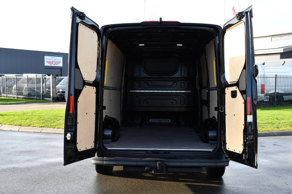 Volkswagen Crafter 35 2.0 TDI L3H2 Black Edition Camera, Carplay, Stoelverwarming, LED, Trekhaak, Sensoren, multimedia, Automaat, Uniek! Volkswagen Crafter 35 2.0 TDI L3H2 Black Edition Camera, Carplay, Stoelverwarming, LED, Trekhaak, Sensoren, multimedia, Automaat, Uniek!
