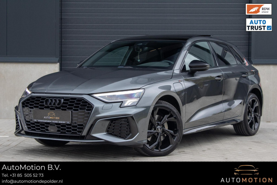 Audi A3 Sportback 40 TFSIe S Comp. S3 PANO B&O S line Camera Dode hoek Audi A3 Sportback 40 TFSIe S Comp. S3 PANO B&O S line Camera Dode hoek
