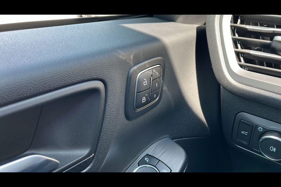 Ford Kuga 2.5 FHEV ST-Line X SCI | 190pk | Driver Assistance Pack | Technology Pack | Panoramadak | Geen stekker nodig | Winterpack | All Weather Banden | 1.600kg Trekgewicht