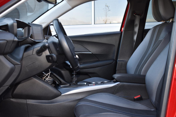 Peugeot 2008 1.2 PureTech 130PK Allure Pack | Carplay | Camera | 3D Dashb. | Stoelverw. | Incl. garantie Peugeot 2008 1.2 PureTech 130PK Allure Pack | Carplay | Camera | 3D Dashb. | Stoelverw. | Incl. garantie