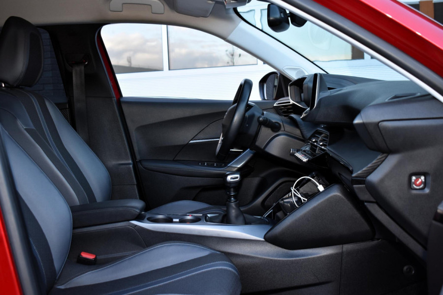 Peugeot 2008 1.2 PureTech 130PK Allure Pack | Carplay | Camera | 3D Dashb. | Stoelverw. | Incl. garantie Peugeot 2008 1.2 PureTech 130PK Allure Pack | Carplay | Camera | 3D Dashb. | Stoelverw. | Incl. garantie