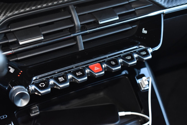 Peugeot 2008 1.2 PureTech 130PK Allure Pack | Carplay | Camera | 3D Dashb. | Stoelverw. | Incl. garantie Peugeot 2008 1.2 PureTech 130PK Allure Pack | Carplay | Camera | 3D Dashb. | Stoelverw. | Incl. garantie