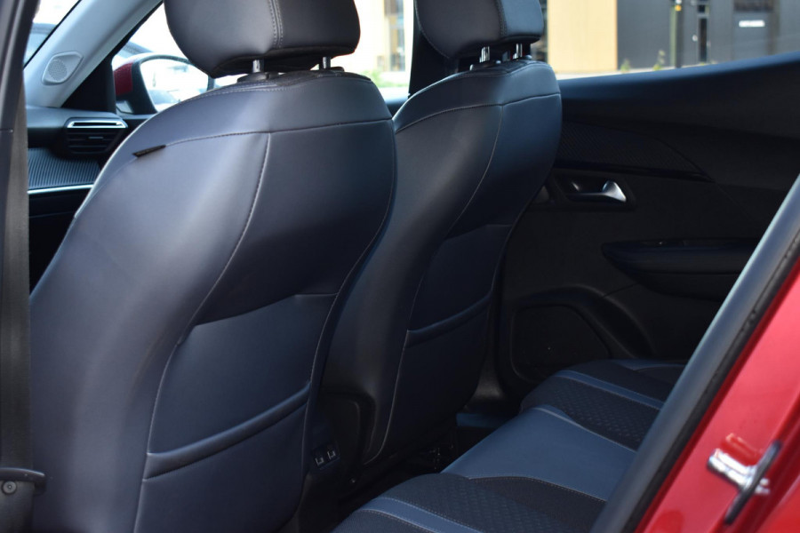 Peugeot 2008 1.2 PureTech 130PK Allure Pack | Carplay | Camera | 3D Dashb. | Stoelverw. | Incl. garantie Peugeot 2008 1.2 PureTech 130PK Allure Pack | Carplay | Camera | 3D Dashb. | Stoelverw. | Incl. garantie