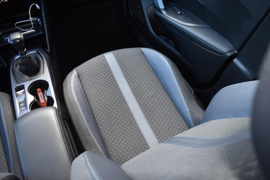 Peugeot 2008 1.2 PureTech 130PK Allure Pack | Carplay | Camera | 3D Dashb. | Stoelverw. | Incl. garantie Peugeot 2008 1.2 PureTech 130PK Allure Pack | Carplay | Camera | 3D Dashb. | Stoelverw. | Incl. garantie