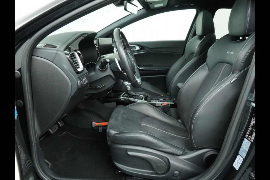 Kia Ceed Sportswagon Automaat 1.5 T-GDi GT-Line Automaat - Automatische achterklep - Schuif/Kantel dak - Apple Carplay/Android Auto - Adaptive cruise control - Keyless entry - Fabrieksgarantie t/m 30-06-2030