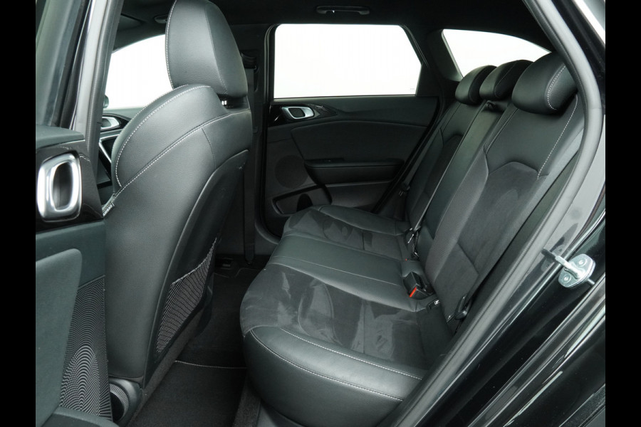 Kia Ceed Sportswagon Automaat 1.5 T-GDi GT-Line Automaat - Automatische achterklep - Schuif/Kantel dak - Apple Carplay/Android Auto - Adaptive cruise control - Keyless entry - Fabrieksgarantie t/m 30-06-2030