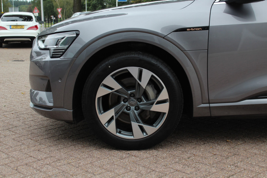 Audi e-tron e-tron 50 quattro Launch edition plus 71 kWh / Panoramadak / Luchtvering / ACC / Virtual Cockpit / 20'' / Navigatie / Leder