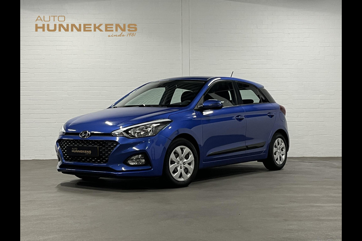 Hyundai i20 1.0 T-GDI Comfort Apple Carplay/Android auto | Cruise control | Camera | Parkeersensoren achter | Origineel NL | Hyundai i20 1.0 T-GDI Comfort Apple Carplay/Android auto | Cruise control | Camera | Parkeersensoren achter | Origineel NL |