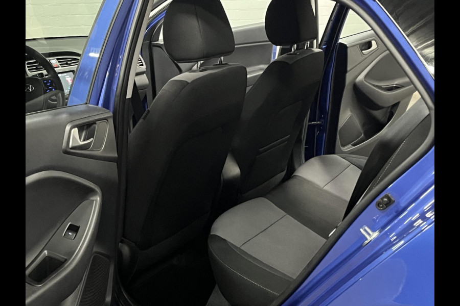 Hyundai i20 1.0 T-GDI Comfort Apple Carplay/Android auto | Cruise control | Camera | Parkeersensoren achter | Origineel NL | Hyundai i20 1.0 T-GDI Comfort Apple Carplay/Android auto | Cruise control | Camera | Parkeersensoren achter | Origineel NL |