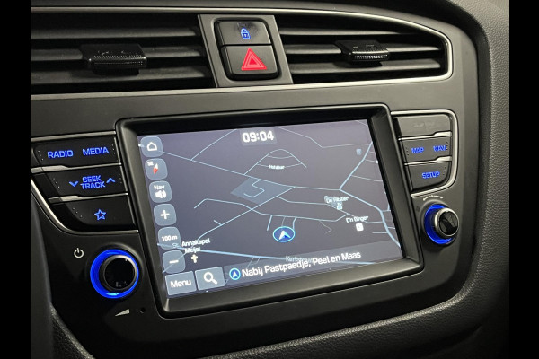 Hyundai i20 1.0 T-GDI Comfort Apple Carplay/Android auto | Cruise control | Camera | Parkeersensoren achter | Origineel NL | Hyundai i20 1.0 T-GDI Comfort Apple Carplay/Android auto | Cruise control | Camera | Parkeersensoren achter | Origineel NL |