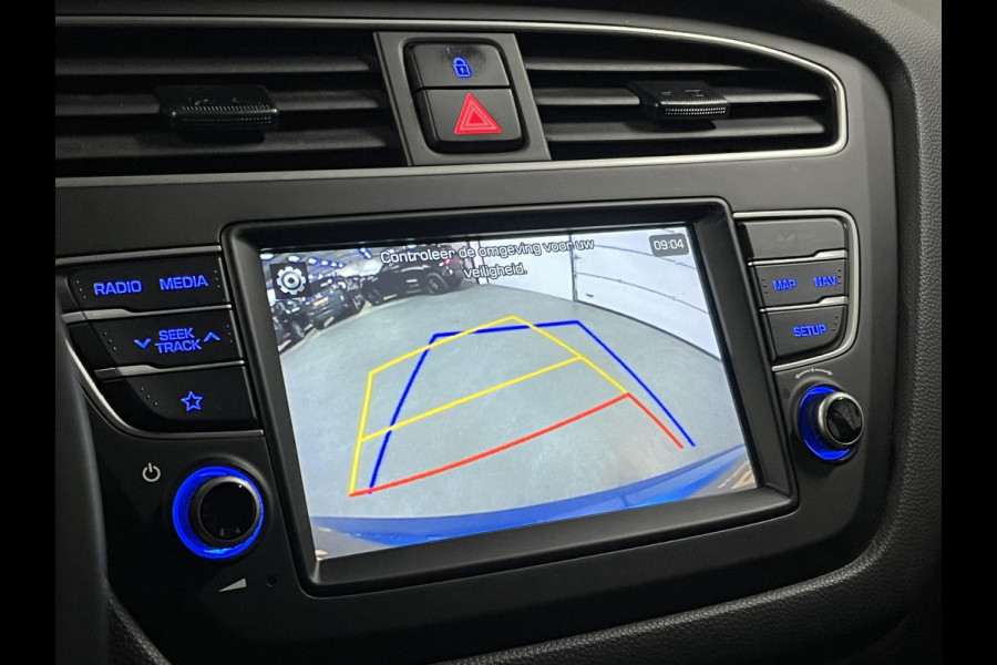 Hyundai i20 1.0 T-GDI Comfort Apple Carplay/Android auto | Cruise control | Camera | Parkeersensoren achter | Origineel NL | Hyundai i20 1.0 T-GDI Comfort Apple Carplay/Android auto | Cruise control | Camera | Parkeersensoren achter | Origineel NL |