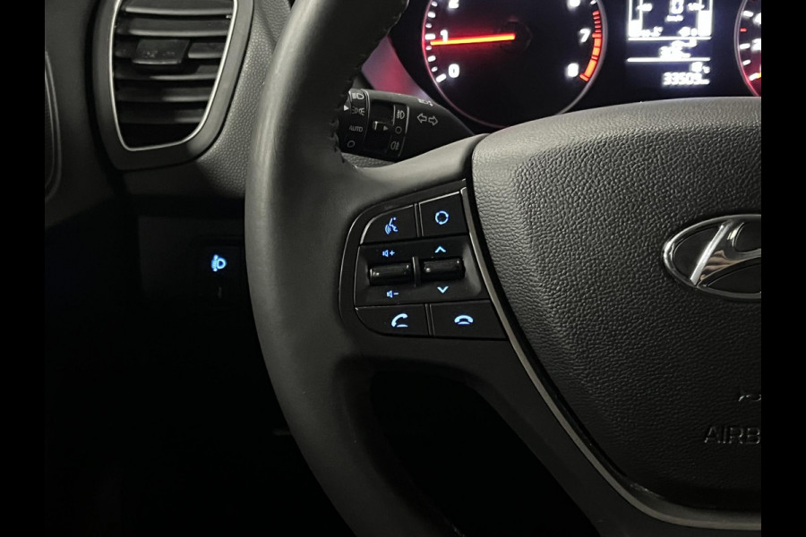 Hyundai i20 1.0 T-GDI Comfort Apple Carplay/Android auto | Cruise control | Camera | Parkeersensoren achter | Origineel NL | Hyundai i20 1.0 T-GDI Comfort Apple Carplay/Android auto | Cruise control | Camera | Parkeersensoren achter | Origineel NL |