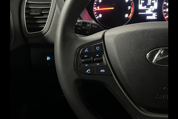 Hyundai i20 1.0 T-GDI Comfort Apple Carplay/Android auto | Cruise control | Camera | Parkeersensoren achter | Origineel NL | Hyundai i20 1.0 T-GDI Comfort Apple Carplay/Android auto | Cruise control | Camera | Parkeersensoren achter | Origineel NL |