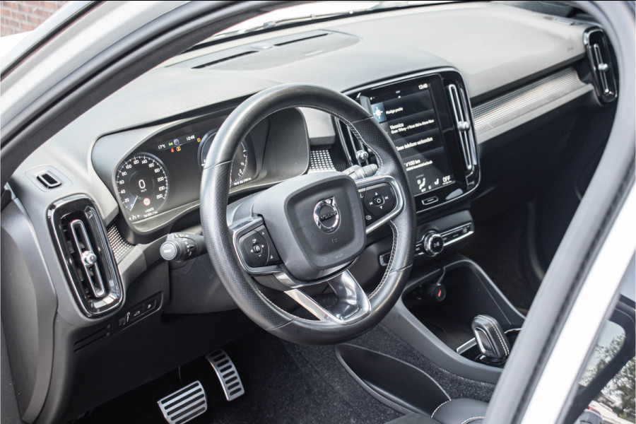 Volvo XC40 1.5 T5 Recharge R-Design | Pano | Trekhaak Volvo XC40 1.5 T5 Recharge R-Design | Pano | Trekhaak