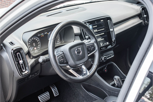 Volvo XC40 1.5 T5 Recharge R-Design | Pano | Trekhaak Volvo XC40 1.5 T5 Recharge R-Design | Pano | Trekhaak