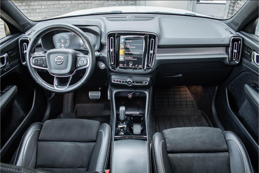Volvo XC40 1.5 T5 Recharge R-Design | Pano | Trekhaak Volvo XC40 1.5 T5 Recharge R-Design | Pano | Trekhaak
