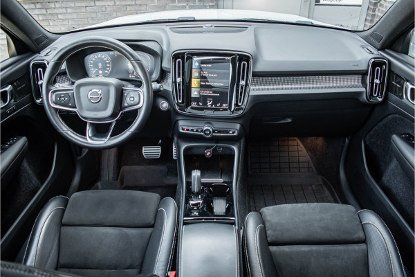 Volvo XC40 1.5 T5 Recharge R-Design | Pano | Trekhaak Volvo XC40 1.5 T5 Recharge R-Design | Pano | Trekhaak