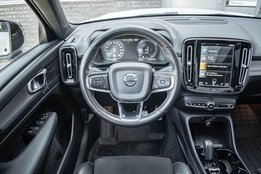 Volvo XC40 1.5 T5 Recharge R-Design | Pano | Trekhaak Volvo XC40 1.5 T5 Recharge R-Design | Pano | Trekhaak