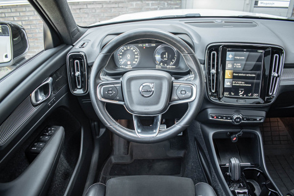 Volvo XC40 1.5 T5 Recharge R-Design | Pano | Trekhaak Volvo XC40 1.5 T5 Recharge R-Design | Pano | Trekhaak