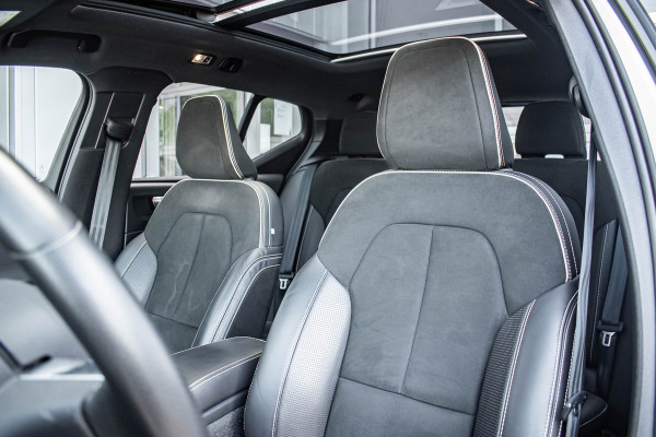 Volvo XC40 1.5 T5 Recharge R-Design | Pano | Trekhaak Volvo XC40 1.5 T5 Recharge R-Design | Pano | Trekhaak