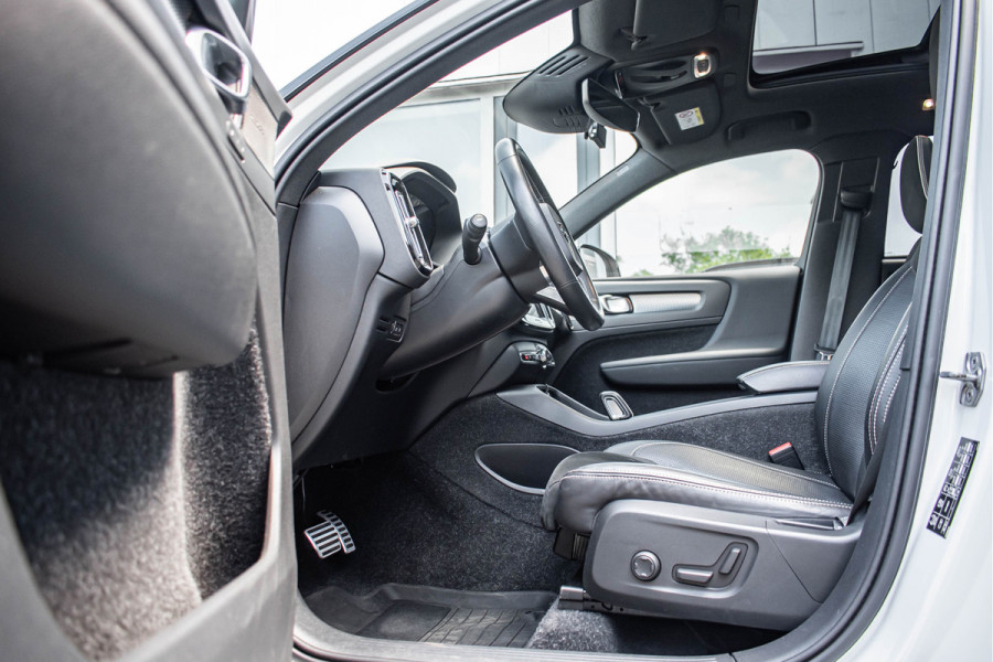 Volvo XC40 1.5 T5 Recharge R-Design | Pano | Trekhaak Volvo XC40 1.5 T5 Recharge R-Design | Pano | Trekhaak