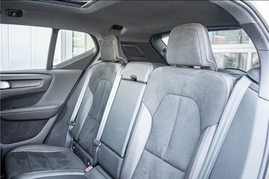 Volvo XC40 1.5 T5 Recharge R-Design | Pano | Trekhaak Volvo XC40 1.5 T5 Recharge R-Design | Pano | Trekhaak