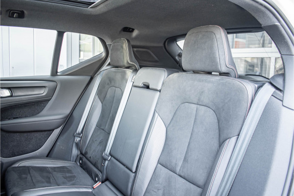 Volvo XC40 1.5 T5 Recharge R-Design | Pano | Trekhaak Volvo XC40 1.5 T5 Recharge R-Design | Pano | Trekhaak