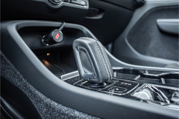 Volvo XC40 1.5 T5 Recharge R-Design | Pano | Trekhaak Volvo XC40 1.5 T5 Recharge R-Design | Pano | Trekhaak