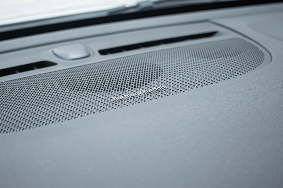 Volvo XC40 1.5 T5 Recharge R-Design | Pano | Trekhaak Volvo XC40 1.5 T5 Recharge R-Design | Pano | Trekhaak