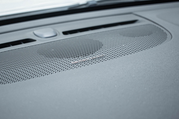 Volvo XC40 1.5 T5 Recharge R-Design | Pano | Trekhaak Volvo XC40 1.5 T5 Recharge R-Design | Pano | Trekhaak