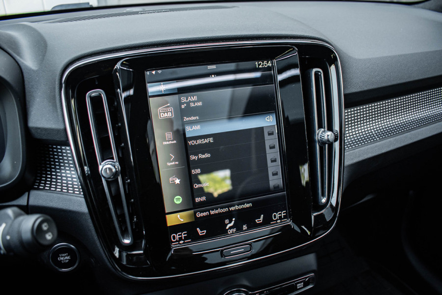 Volvo XC40 1.5 T5 Recharge R-Design | Pano | Trekhaak Volvo XC40 1.5 T5 Recharge R-Design | Pano | Trekhaak