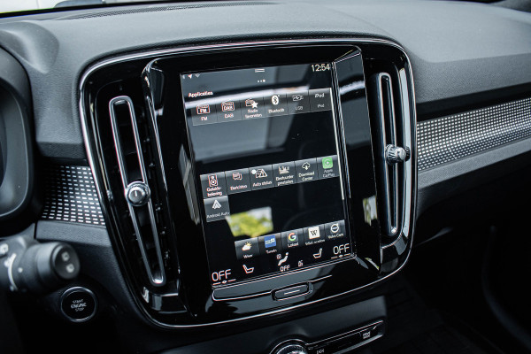 Volvo XC40 1.5 T5 Recharge R-Design | Pano | Trekhaak Volvo XC40 1.5 T5 Recharge R-Design | Pano | Trekhaak