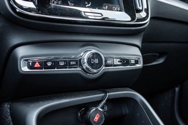 Volvo XC40 1.5 T5 Recharge R-Design | Pano | Trekhaak Volvo XC40 1.5 T5 Recharge R-Design | Pano | Trekhaak