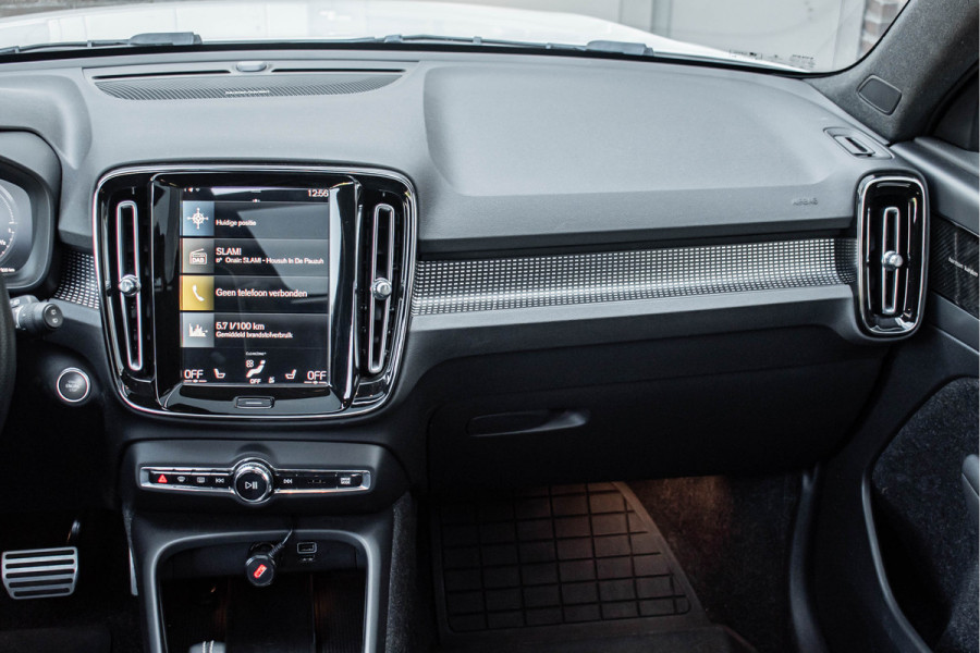 Volvo XC40 1.5 T5 Recharge R-Design | Pano | Trekhaak Volvo XC40 1.5 T5 Recharge R-Design | Pano | Trekhaak