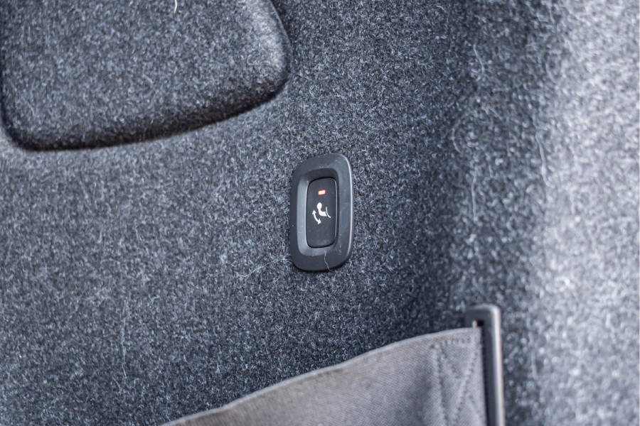 Volvo XC40 1.5 T5 Recharge R-Design | Pano | Trekhaak Volvo XC40 1.5 T5 Recharge R-Design | Pano | Trekhaak