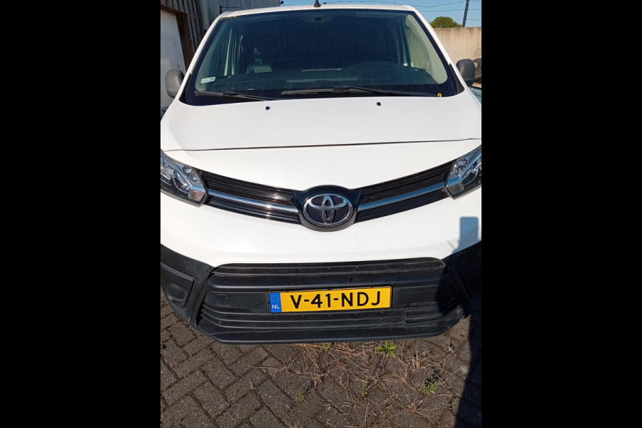 Toyota ProAce Worker 1.5 D-4D Cool Comfort Damages on the exterior ,rondom beschadigingen. NIEUWE APK  UBERTRAGUNG MIT NEUE TUV / ITV / APK Toyota ProAce Worker 1.5 D-4D Cool Comfort Damages on the exterior ,rondom beschadigingen. NIEUWE APK  UBERTRAGUNG MIT NEUE TUV / ITV / APK