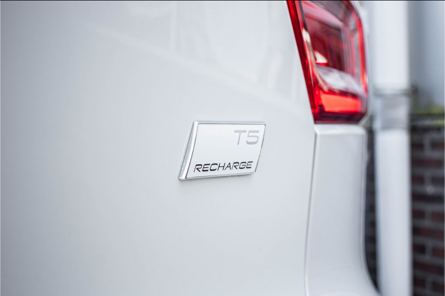 Volvo XC40 1.5 T5 Recharge R-Design | Pano | Trekhaak Volvo XC40 1.5 T5 Recharge R-Design | Pano | Trekhaak