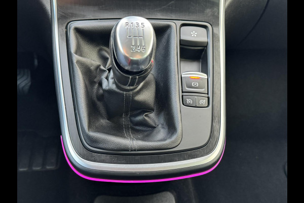 Renault Scénic 1.3 TCe Intens Climate control Cruise control Navigatie Apple Android Parkeersensoren plus camera Dodehoekdetectie Renault Scénic 1.3 TCe Intens Climate control Cruise control Navigatie Apple Android Parkeersensoren plus camera Dodehoekdetectie